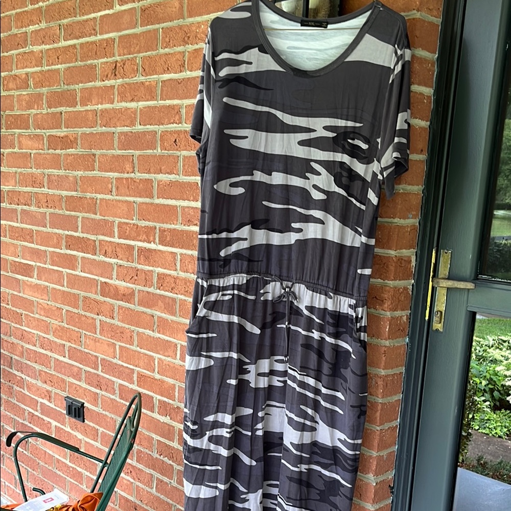Women’s dress camo with light gray and black XXL